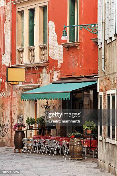 restaurant in venice - italian cafe culture stock pictures, royalty-free photos & images