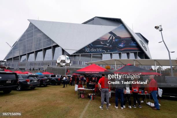 General view of Georgia Bulldogs fans tailgating prior to the SEC Championship game against the Alabama Crimson Tide outside at Mercedes-Benz Stadium...