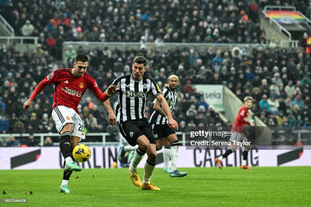 Newcastle United v Manchester United - Premier League