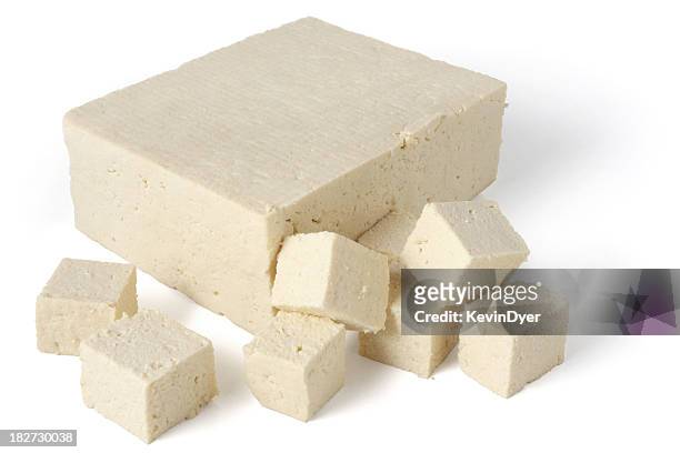 bio-tofu, isoliert auf weiss - tofu stock-fotos und bilder