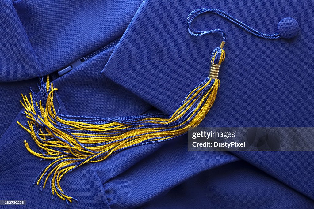 Graduation Cap und Kleid mit Quaste