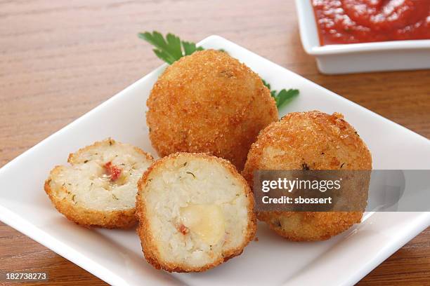 arancini - wikipedia - kroket stockfoto's en -beelden