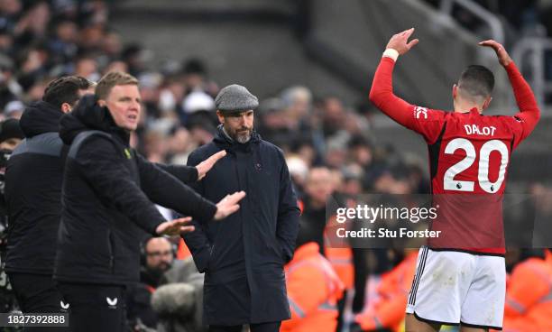 Newcastle Head Coach Eddie Howe tells his players to keep calm as Erik Ten Hag and Diogo Dalot of Manchester United react during the Premier League...