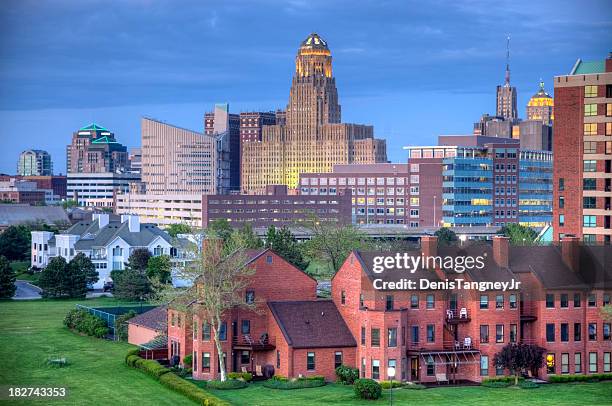 skyline di buffalo - buffalo new york state foto e immagini stock