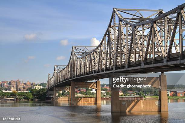 bridge over the illinois river in peoria - illinois stockfoto's en -beelden