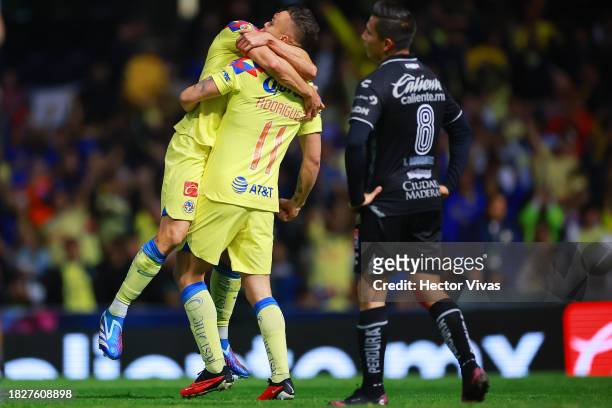 Henry Martin of America celebrates with teammates after scoring the team's second goal during the quarterfinals second leg match between America and...