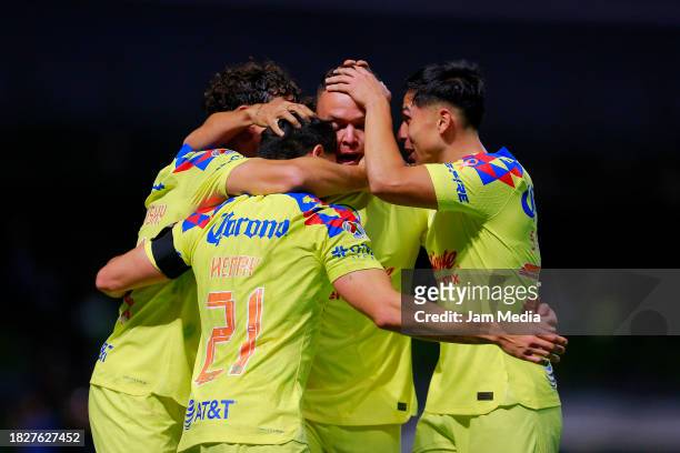 Henry Martin of America celebrates with teammates after scoring the team's second goal during the quarterfinals second leg match between America and...