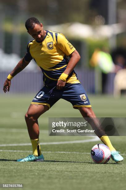 Marco Túlio of the Mariners warming up prior to play during the A-League Men round six match between Central Coast Mariners and Melbourne Victory at...