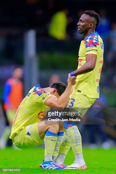 Henry Martin and Julian Quinones of America gesture during the quarterfinals second leg match between America and Leon as part of the Torneo Apertura...