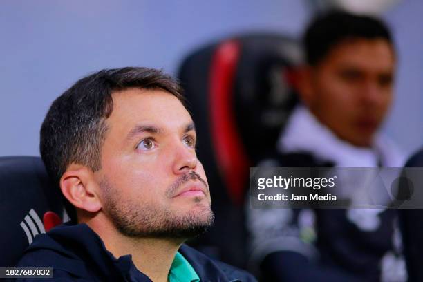 Nicolas Larcamon, head coach of Leon, looks on during the quarterfinals second leg match between America and Leon as part of the Torneo Apertura 2023...