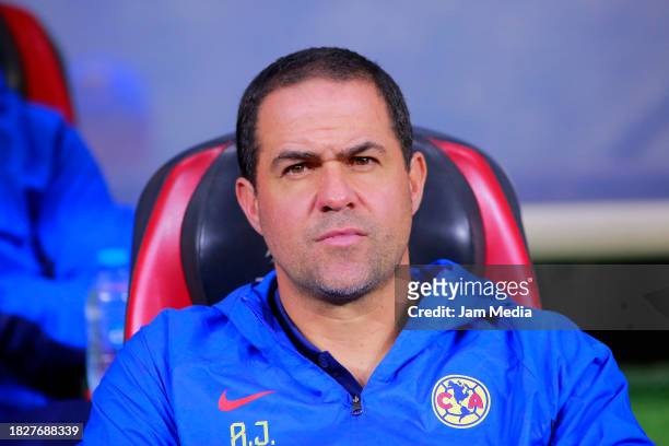 Andre Jardine, head coach of America, looks on during the quarterfinals second leg match between America and Leon as part of the Torneo Apertura 2023...
