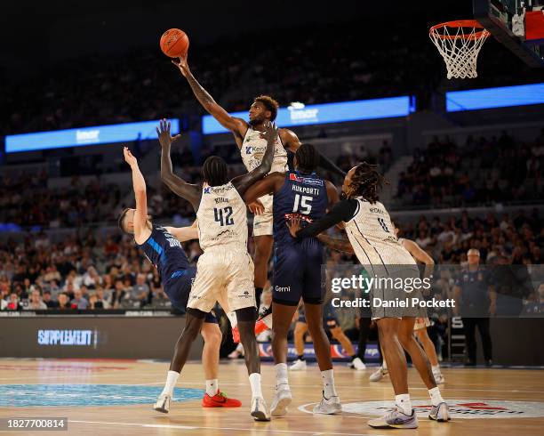 Josh Roberts of the Taipans blocks a shot from Chris Goulding of United during the round nine NBL match between Melbourne United and Cairns Taipans...