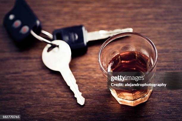 a glass of whisky and a set of car keys on a wooden table - rattfylleri bildbanksfoton och bilder