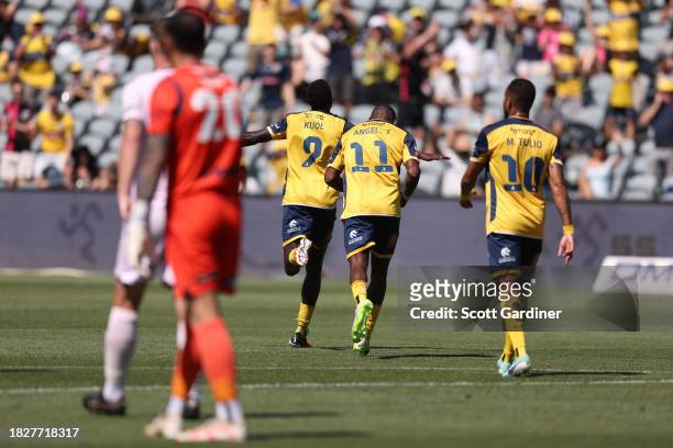 Alou Kuol of the Mariners celebrates a goal with teammates during the A-League Men round six match between Central Coast Mariners and Melbourne...