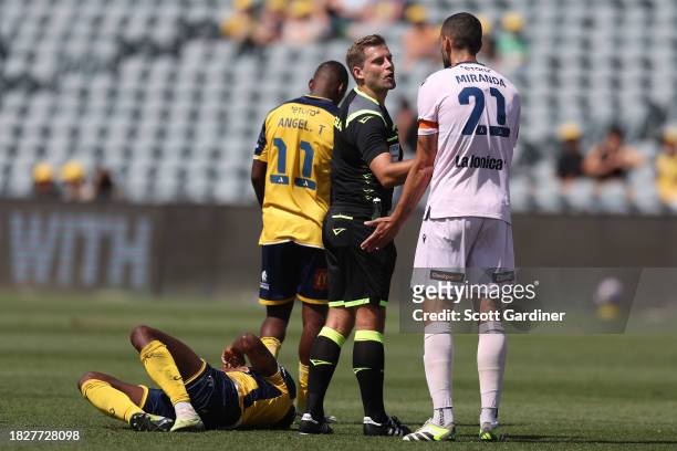 Roderick Miranda of Melbourne Victory appeals to Referee Alex King during the A-League Men round six match between Central Coast Mariners and...