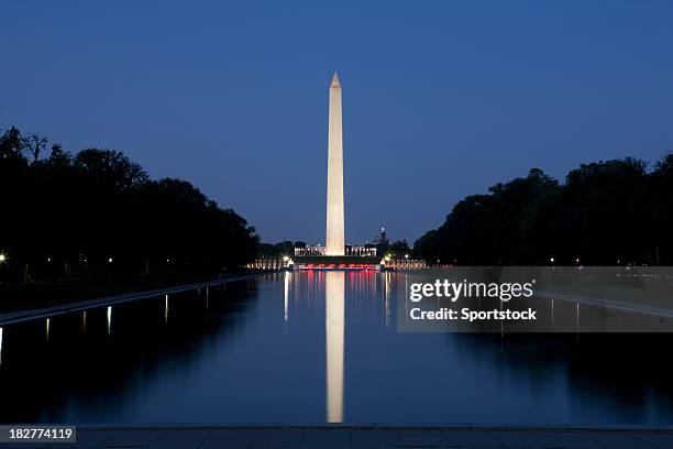 washington monument and reflecting pool - washingtonmonumentet dc bildbanksfoton och bilder