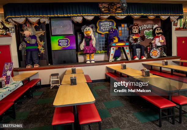 Left to right-"Chuck E. Cheese," "Helen Henny," "Mr. Munch," "Jasper Jowels," and "Pasqually," members of the animatronic band at the Chuck E. Cheese...
