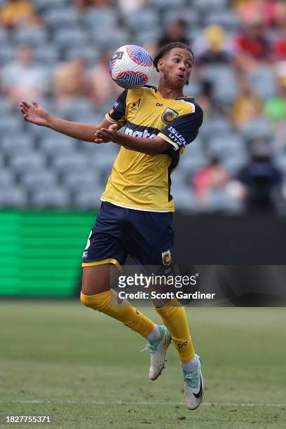 William Wilson of the Mariners controls the ball during the A-League Men round six match between Central Coast Mariners and Melbourne Victory at...