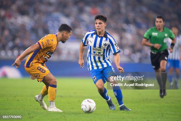 Arturo González of Monterrey fights for the ball with Ricardo Chávez of San Luis during the quarterfinals second leg match between Monterrey and...