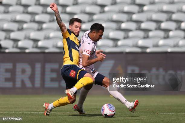 Storm Roux of the Mariners competes for the ball with Nishan Velupillay of Melbourne Victory during the A-League Men round six match between Central...