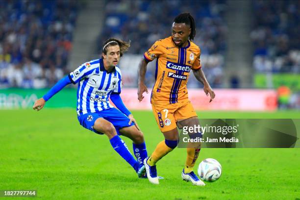 Jordi Cortizo of Monterrey fights for the ball with Jhon Murillo of San Luis during the quarterfinals second leg match between Monterrey and Atletico...