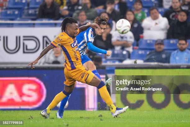 Jordi Cortizo of Monterrey fights for the ball with Jhon Murillo of San Luis during the quarterfinals second leg match between Monterrey and Atletico...