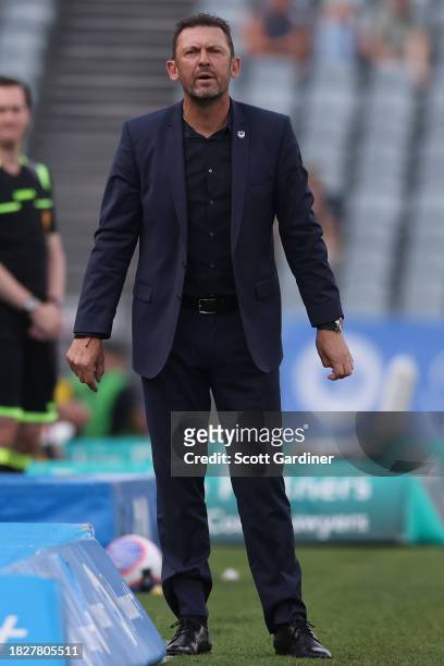 Melbourne Victory coach Tony Popovic gestures during the A-League Men round six match between Central Coast Mariners and Melbourne Victory at...