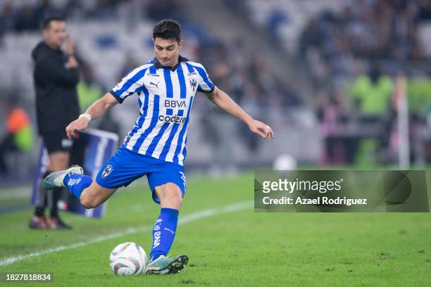 Stefan Medina of Monterrey kicks the ball during the quarterfinals second leg match between Monterrey and Atletico San Luis as part of the Torneo...