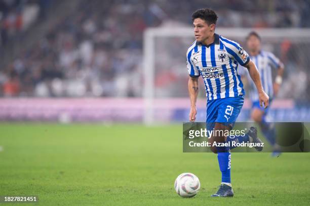 Arturo González of Monterrey drives the ball during the quarterfinals second leg match between Monterrey and Atletico San Luis as part of the Torneo...