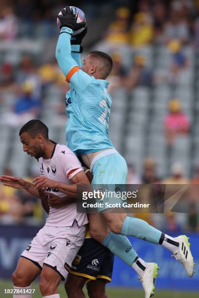 Danny Vukovic of the Mariners takes the ball during the A-League Men round six match between Central Coast Mariners and Melbourne Victory at...