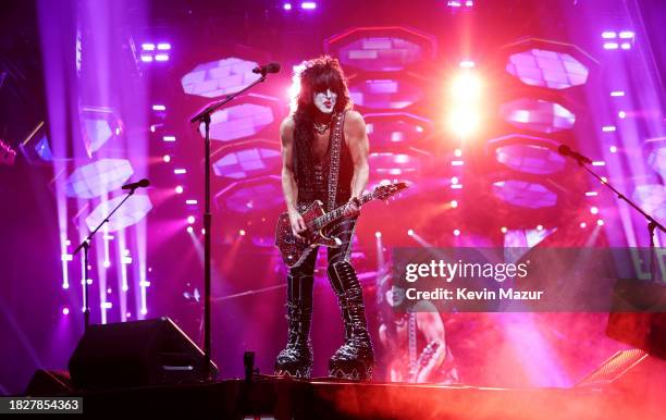 1 043 Paul Stanley Live Stock Photos High Res Pictures And Images 1-043-paul-stanley-live-stock-photos-high-res-pictures-and-images