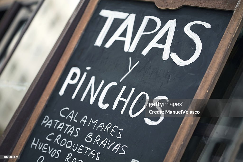 Espanhol chalkboard com bar de tapas y pinchos