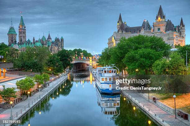 parliament hill  on the rideau canal - ontario canada stockfoto's en -beelden