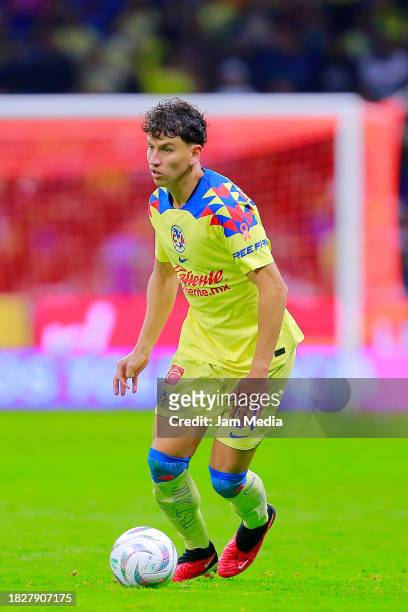 Igor Lichnovsky of America drives the ball during the quarterfinals second leg match between America and Leon as part of the Torneo Apertura 2023...