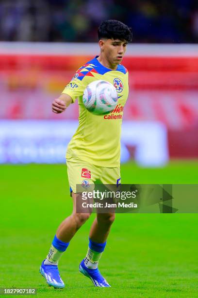 Kevin Alvarez of America drives the ball during the quarterfinals second leg match between America and Leon as part of the Torneo Apertura 2023 Liga...