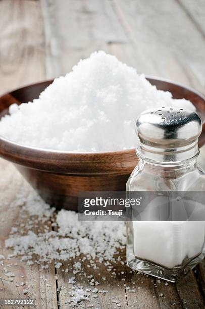 salt shaker - salt shaker stockfoto's en -beelden