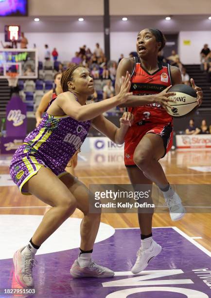Aari McDonald of the Lynx drives to the basket during the WNBL match between Melbourne Boomers and Perth Lynx at Melbourne Sports Centres -...