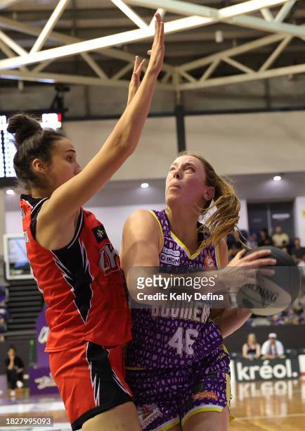 Sara Blicavs of the Boomers drives to the basket during the WNBL match between Melbourne Boomers and Perth Lynx at Melbourne Sports Centres -...