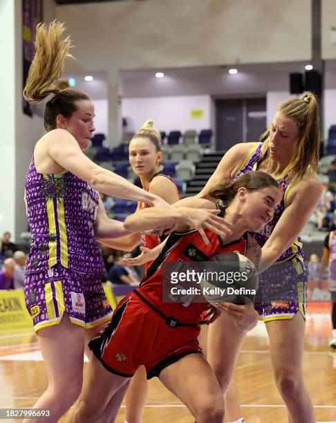 Anneli Maley of the Lynx competes for the ball during the WNBL match between Melbourne Boomers and Perth Lynx at Melbourne Sports Centres -...