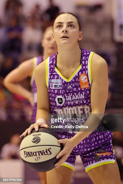 Monique Conti of the Boomers shoots during the WNBL match between Melbourne Boomers and Perth Lynx at Melbourne Sports Centres - Parkville, on...