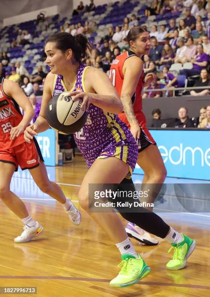 Penina Davidson of the Boomers handles the ball during the WNBL match between Melbourne Boomers and Perth Lynx at Melbourne Sports Centres -...