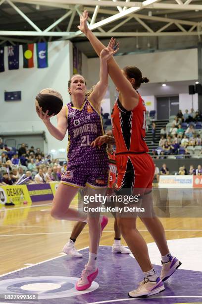 Keely Froling of the Boomers drives to the basket during the WNBL match between Melbourne Boomers and Perth Lynx at Melbourne Sports Centres -...