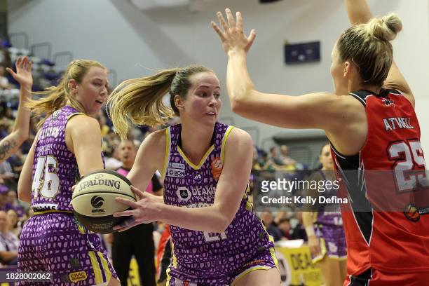 Keely Froling of the Boomers handles the ball during the WNBL match between Melbourne Boomers and Perth Lynx at Melbourne Sports Centres - Parkville,...