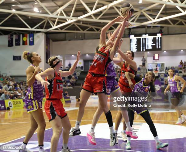 Anneli Maley of the Lynx drives to the basket during the WNBL match between Melbourne Boomers and Perth Lynx at Melbourne Sports Centres - Parkville,...