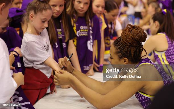 Naz Hillmon of the Boomers signs autographs for fans during the WNBL match between Melbourne Boomers and Perth Lynx at Melbourne Sports Centres -...