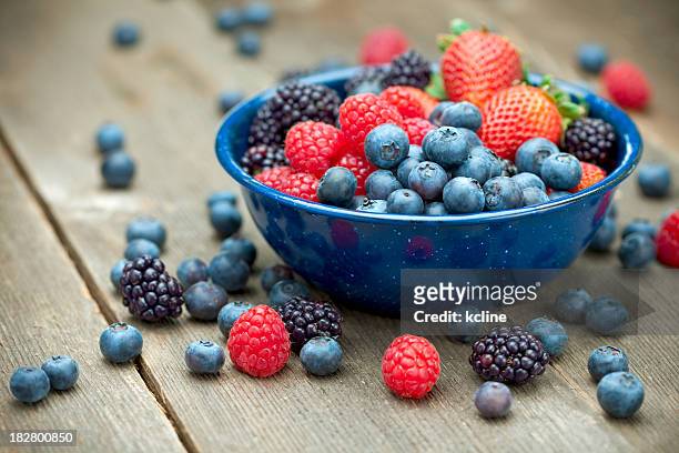 mixed organic berries - blueberry stockfoto's en -beelden
