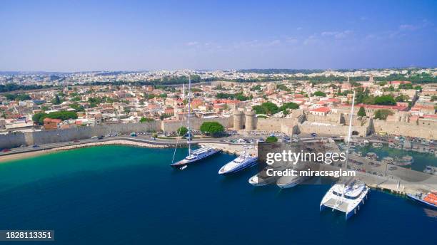 vista panorâmica aérea da cidade velha de rodes em rhodes island, greece - dodecanese islands - fotografias e filmes do acervo