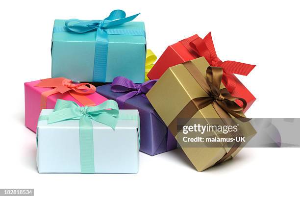 colourful gifts - middelgrote groep dingen stockfoto's en -beelden