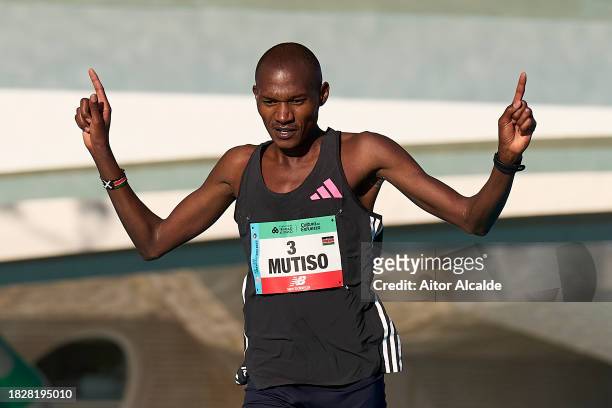 Alexander Mutiso of Kenya arrives to the finish line of the 2023 Valencia Marathon Trinidad Alfonso on December 03, 2023 in Valencia, Spain.