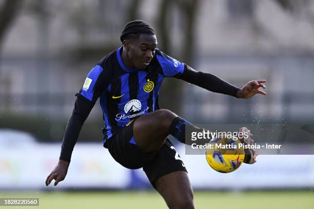Oumar Diallo of FC Internazionale U19 in action during the Primavera 1 match between FC Internazionale U19 and AS Roma U19 at Konami Youth...